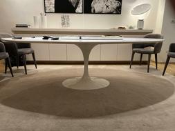 Eero Saarinen Knoll International  Tulip dining oval  table 