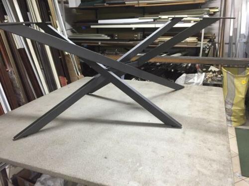 base in ferro intrecciato tavolo colore grigio