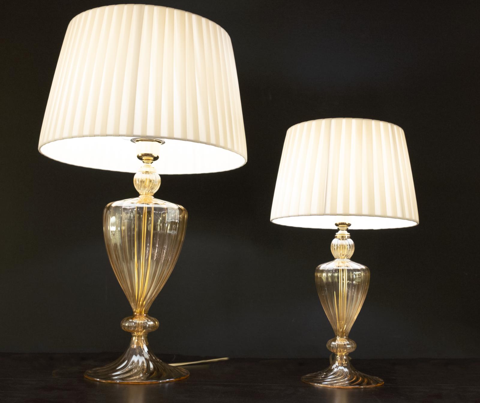 lampada da tavolo elegante in cristallo soffiato