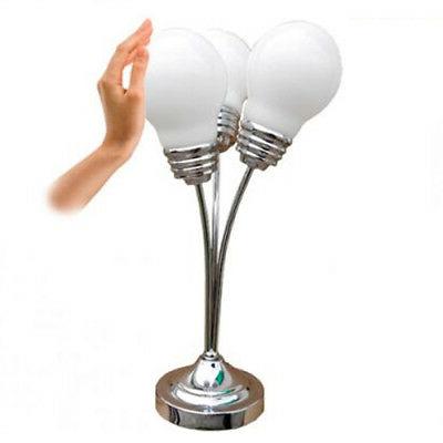 lampada da tavolo in acciaio con tripla