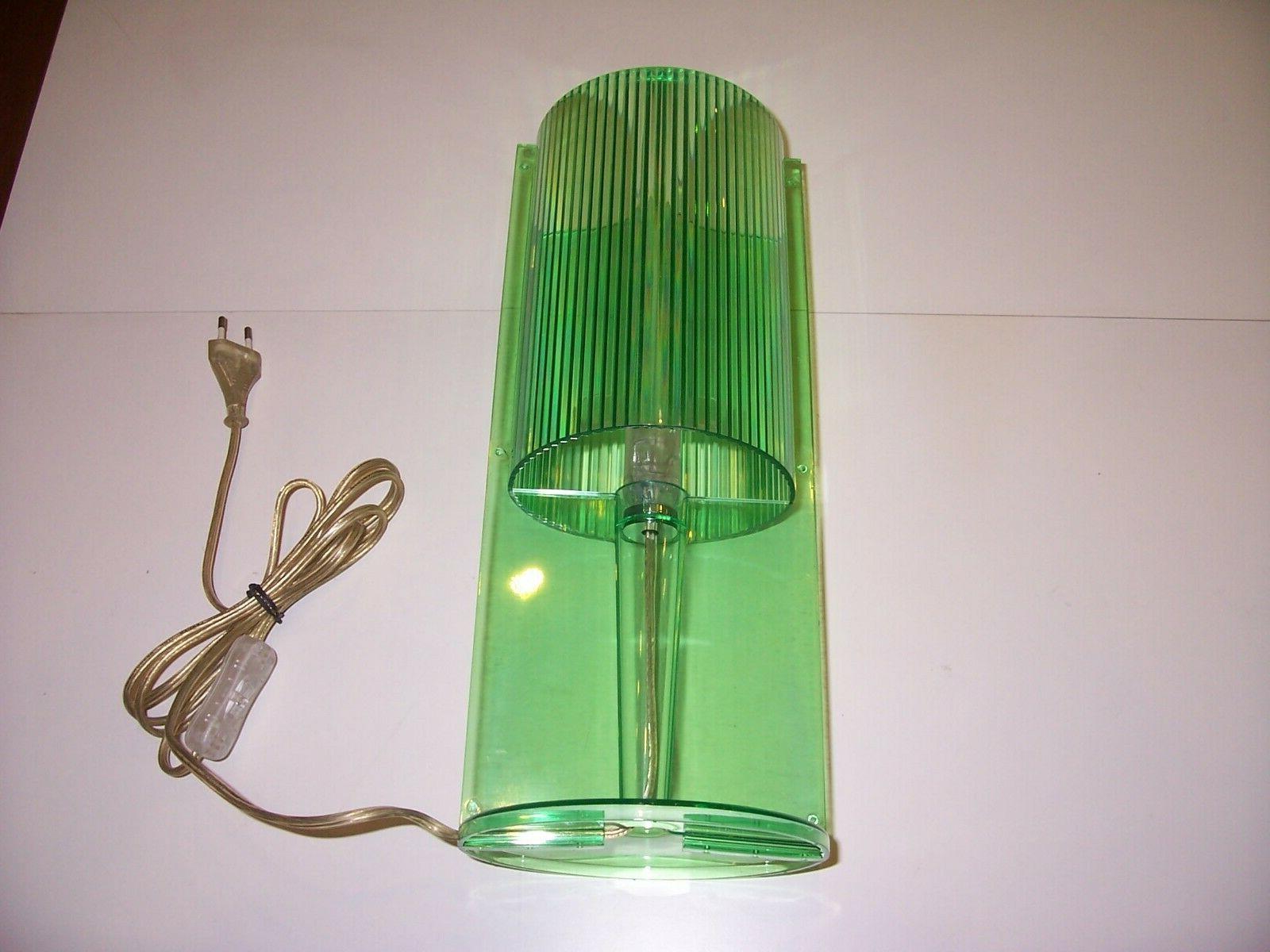 lampada da tavolo in policarbonato verde trasparente