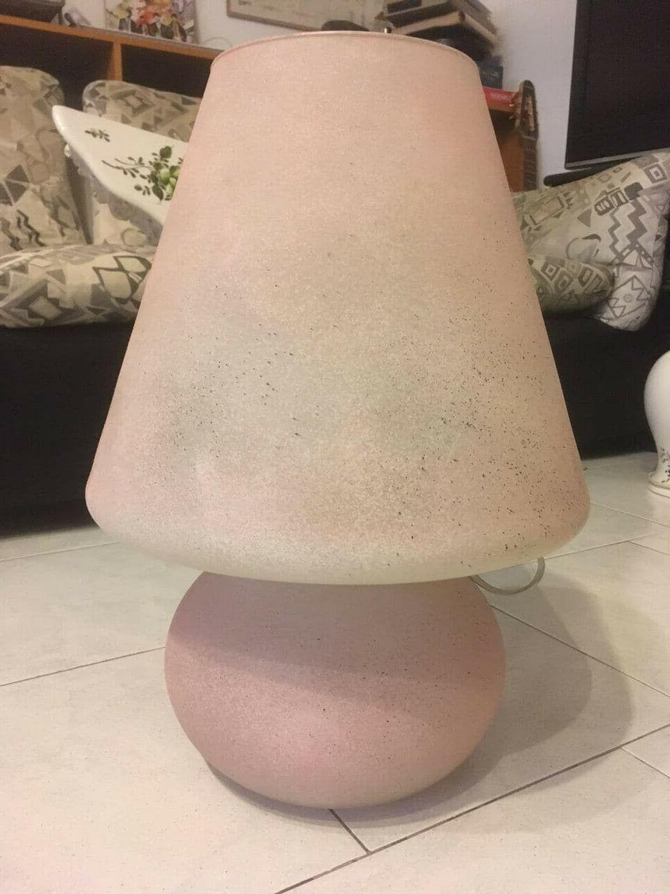 lampada da tavolo in vetro opalino rosa