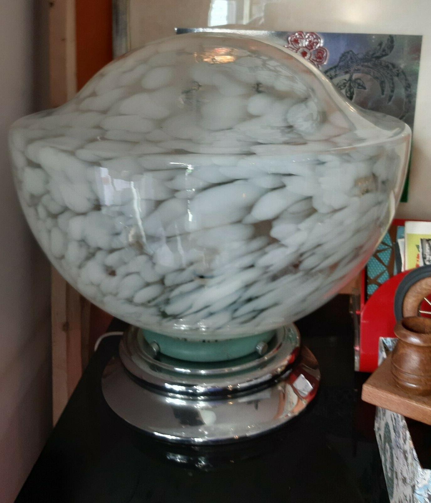 lampada da tavolo rotonda di vetro a