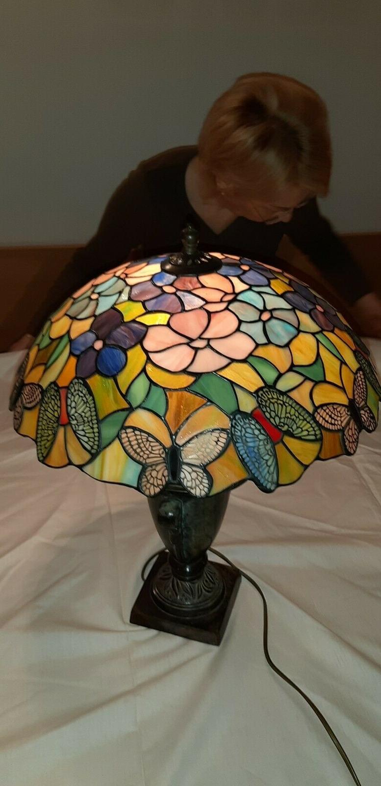 lampada da tavolo stile basamento in bronzo