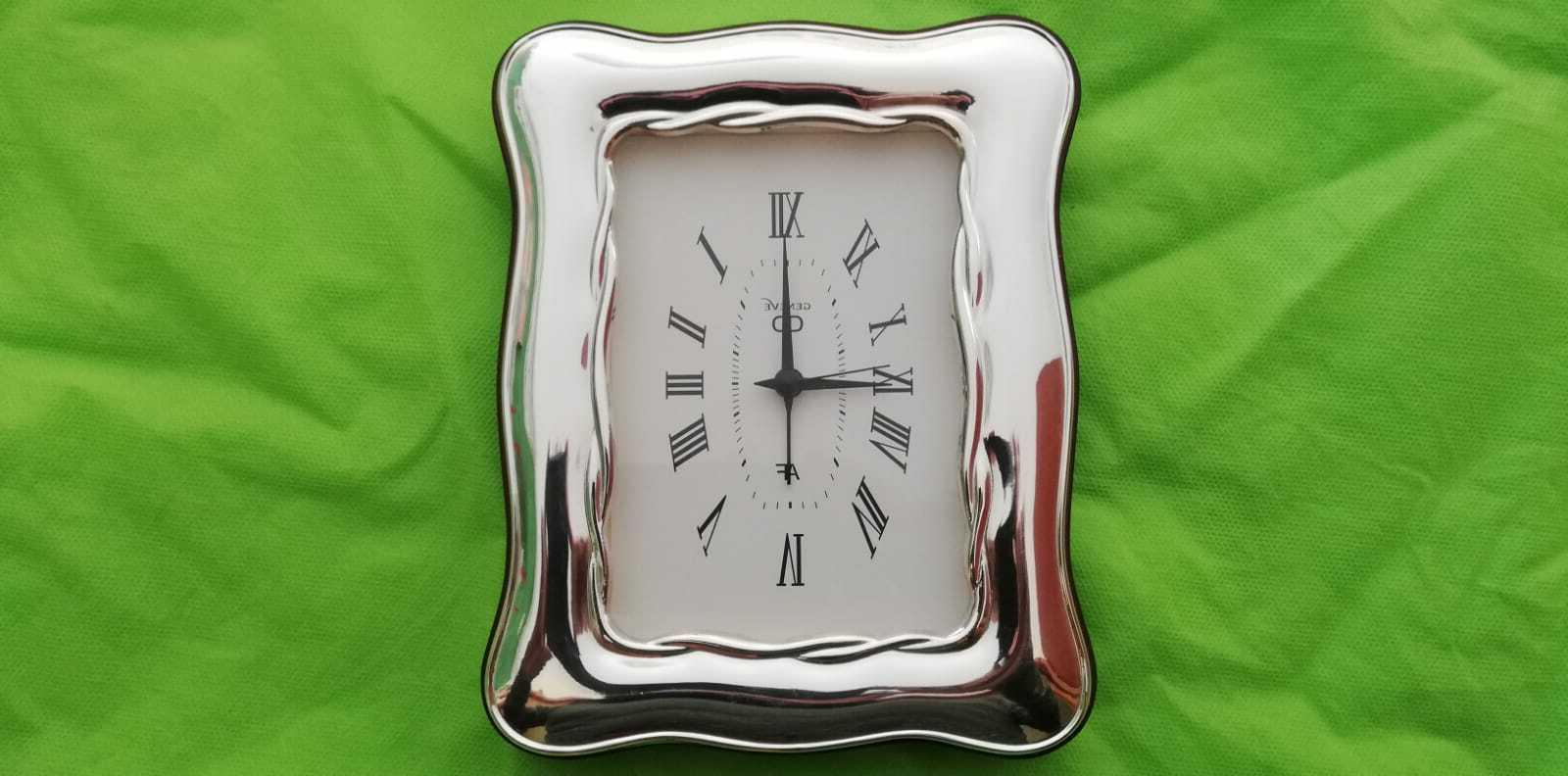 orologio sveglia da tavolo misura 15x18 cm