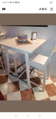 E Due Sgabelli Legno Beige Chiaro