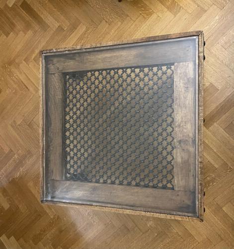 tavolino da fumo etnico con vetro e