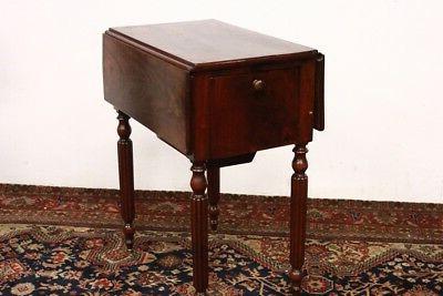 tavolo a bandelle con cassetti e scomparto