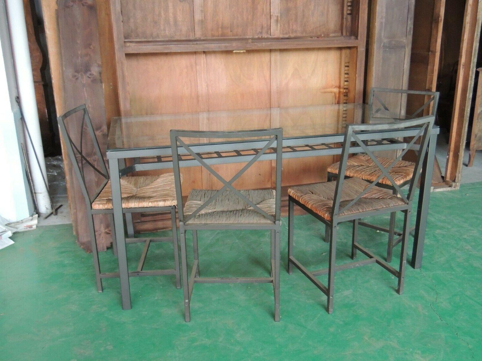 tavolo con sedie in ferro