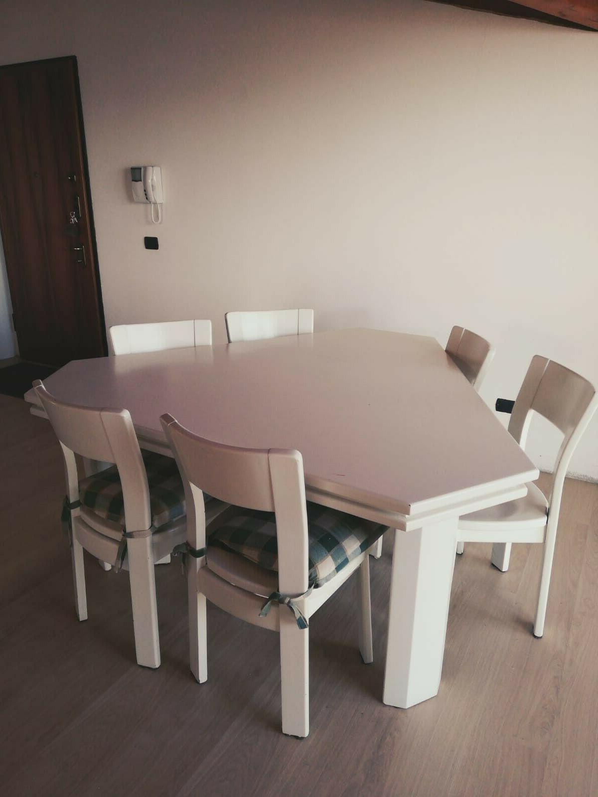 tavolo cucina con 6 sedie colore bianco