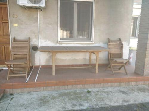 tavolo da giardino con sei sedie legno