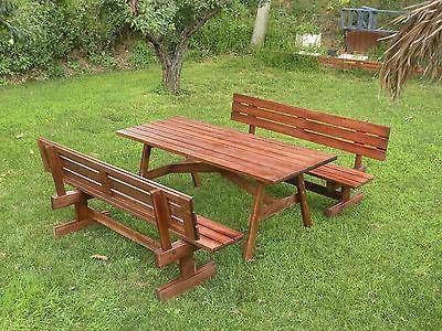tavolo da giardino in legno con panchine