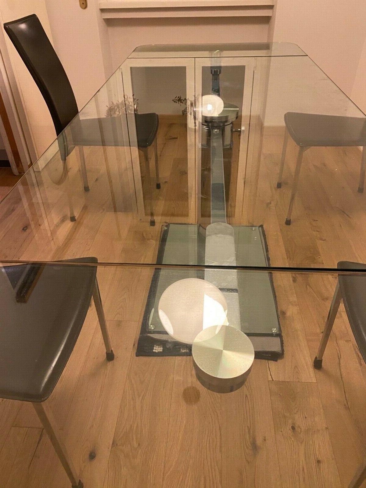 tavolo da pranzo in cristallo struttura di