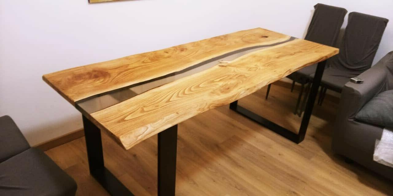 tavolo da pranzo in legno e resina