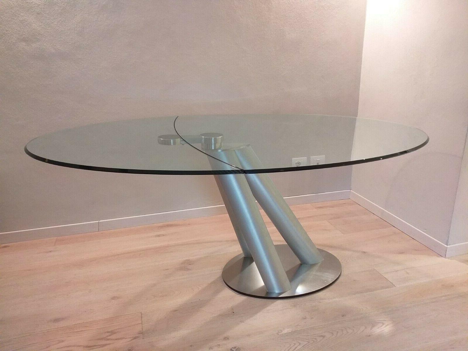 tavolo in cristallo con basamento in alluminio