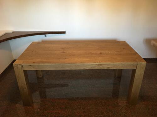 tavolo in legno di rovere nuovo