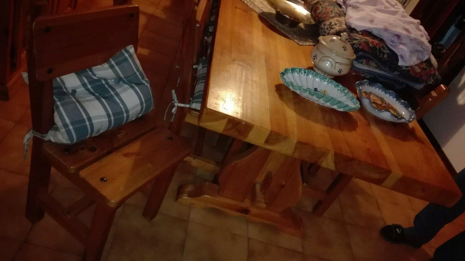 tavolo in legno massello con sedie