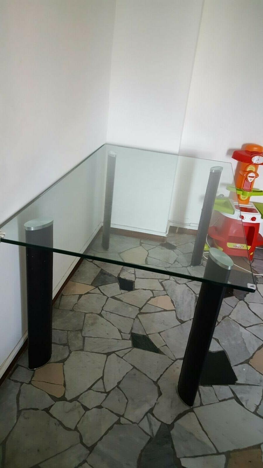 tavolo in vetro con 6 sedie in