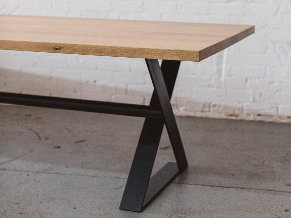 tavolo moderno gamba design a clessidra top