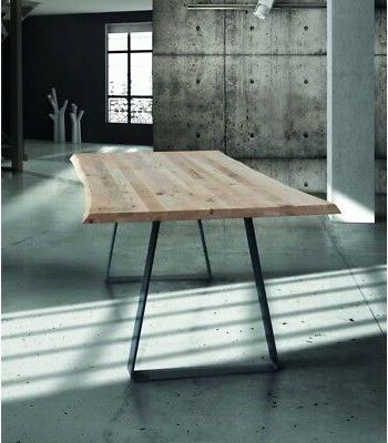 tavolo moderno in legno massello con gambe