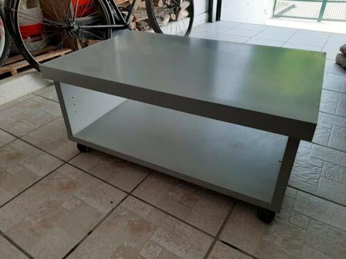 tavolo porta tv in legno con rotelle