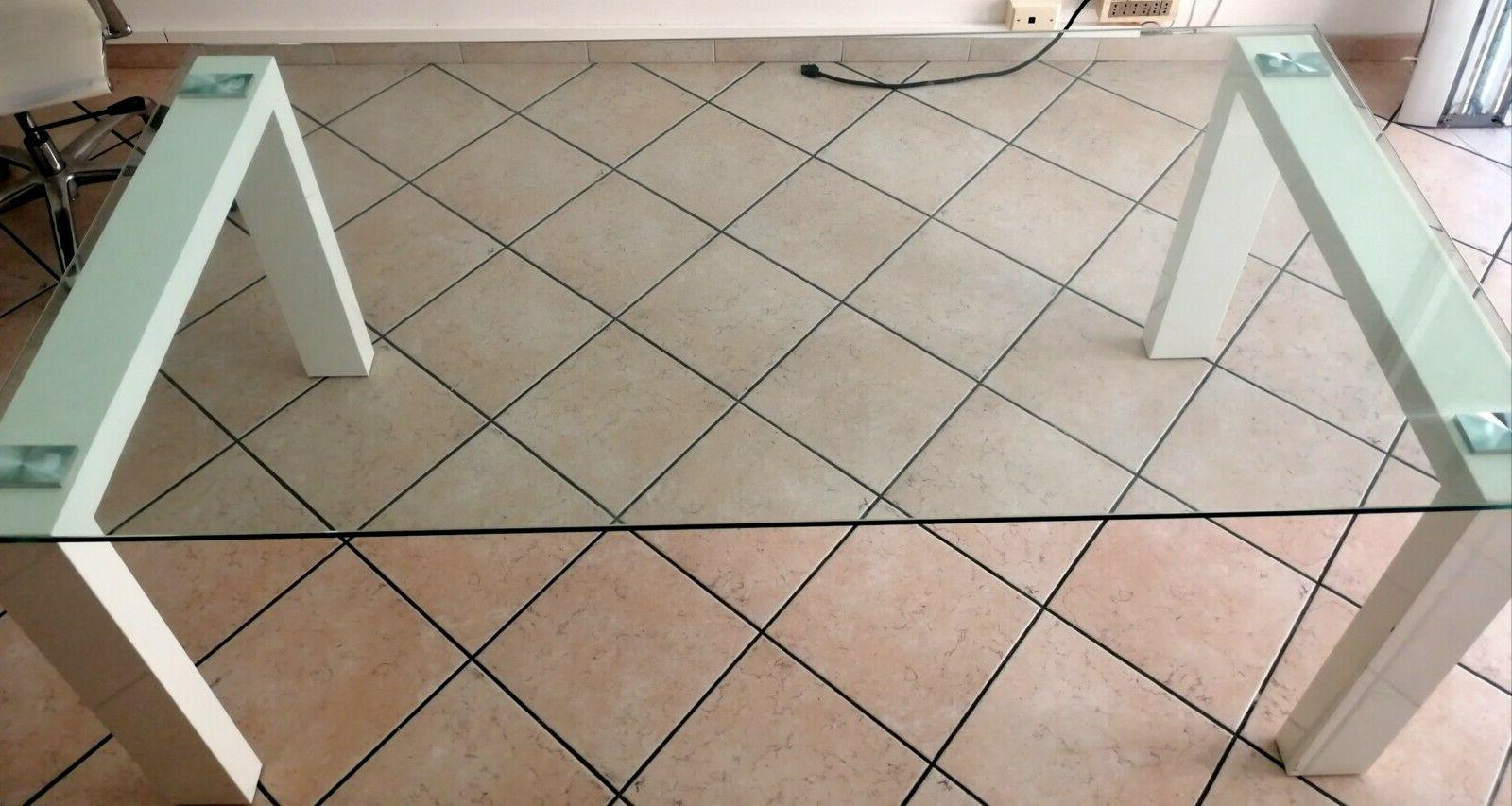 tavolo rettangolare trasparente vetro con gambe bianche