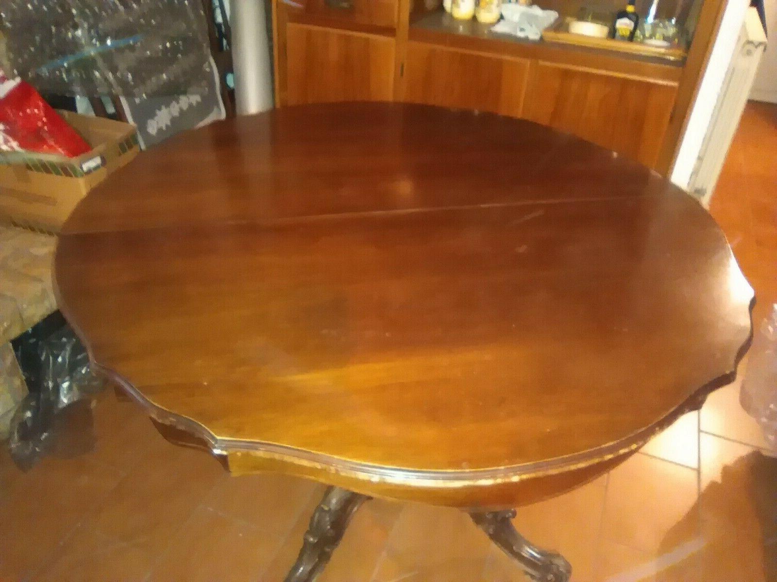 tavolo rotondo in legno color noce