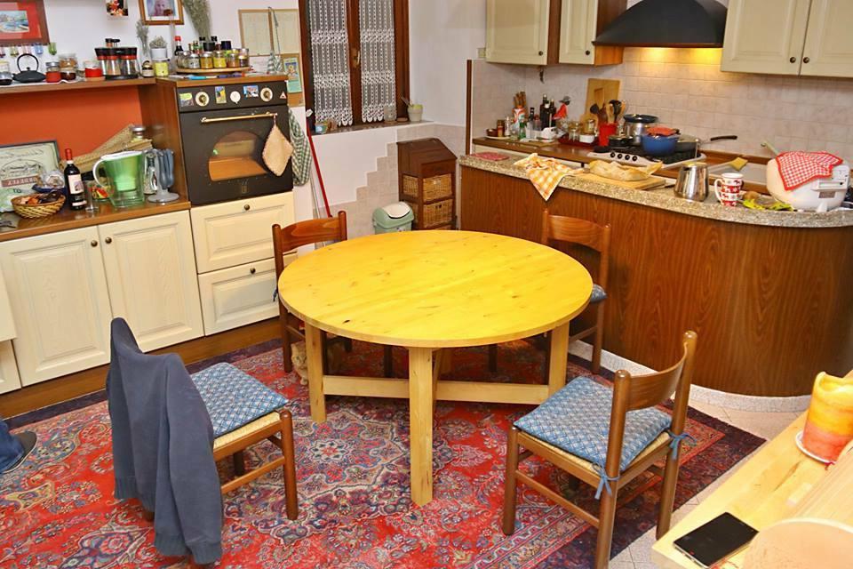 tavolo rotondo legno massiccio diametro 130cm