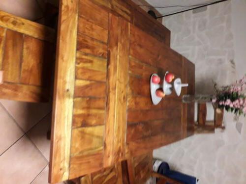 tavolo sedie e panca in legno di