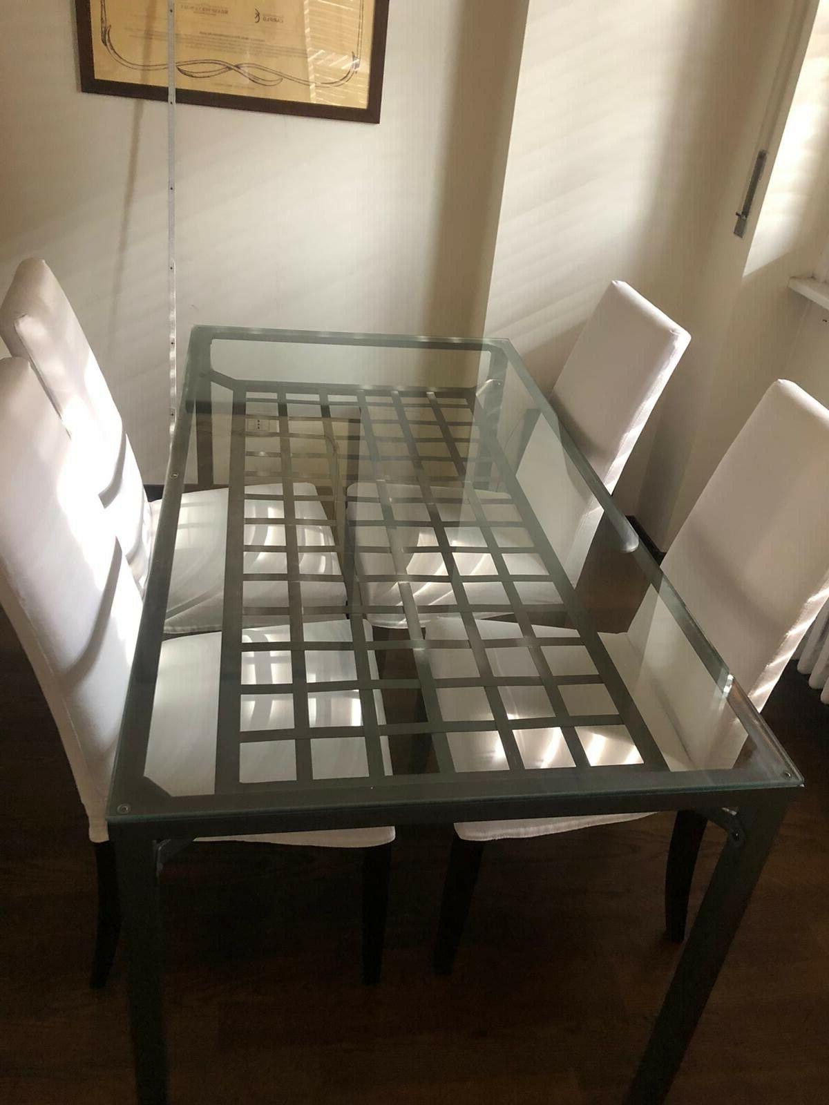 tavolo tavolo piccolo e set di sedie