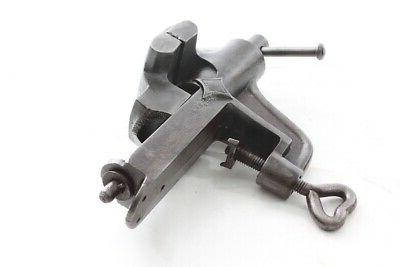 vecchio morsa con morsetto da tavolo morsa