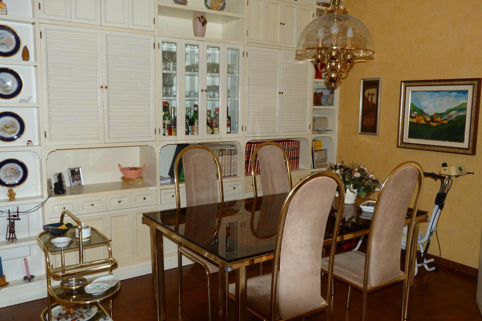 vendita tavolo soggiorno con sedie lampadario e