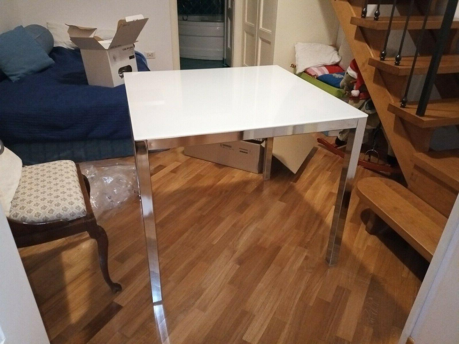 vendo tavolo quadrato colore bianco e metallo