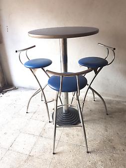 Alto Bar Con Base In Ghisa  Piu Tre Sgabelli Inbottiti
