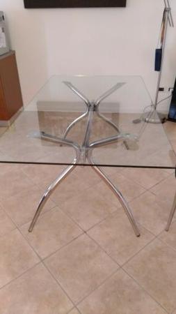 Da Pranzo In Vetro E Acciaio Con 4 Sedie Abbinate